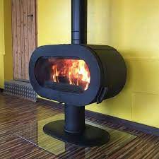 Купить Печь-камин Invicta Fifty Sur Pied Ivoire в интерьере чугунная в Борисове в Борисове