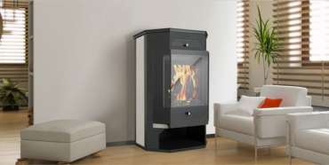 Стальной недорогой камин с дровницей Теплодар Румба фото в интерьере в Борисове