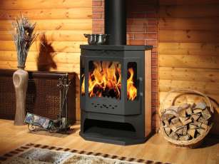 Стальной камин с дровницей Бавария призматик с плитой фото в интерьере в Борисове