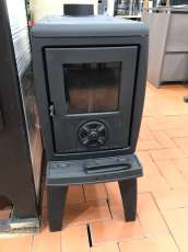 Печь-камин чугунный FireWay Zeige в интерьере Амазонка бай фото в Борисове