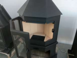 Стальной камин Бавария Мюнхен со стеклом угловой чёрный (без перемычки) фото купить в Борисове