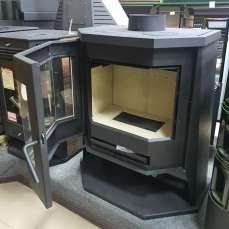 Стальной камин с шамотом Бавария панорама призма с плитой в интерьере фото в Борисове