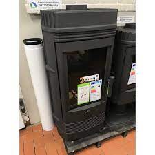 Печь-камин Invicta Gomont в интерьере Амазонка бай фото в Борисове