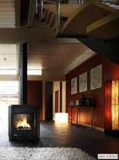 Печь-камин чугунный Invicta Carolo в интерьере Амазонка бай фото  в Борисове