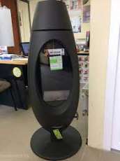 Печь-камин чугунный Invicta Ove в интерьере Амазонка бай фото в Борисове