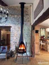 Печь-камин чугунный Invicta Pow-Wow в интерьере Амазонка бай фото в Борисове