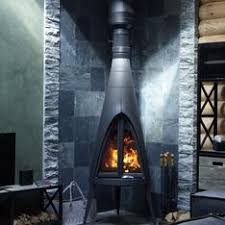 Печь-камин чугунный Invicta Pow-Wow в интерьере Амазонка бай фото в Борисове