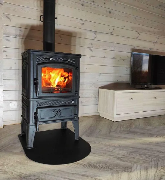Печь-камин чугунный FireWay Dacha в интерьере с варочной поверхностью патина бронза Амазонка бай фото в Борисове